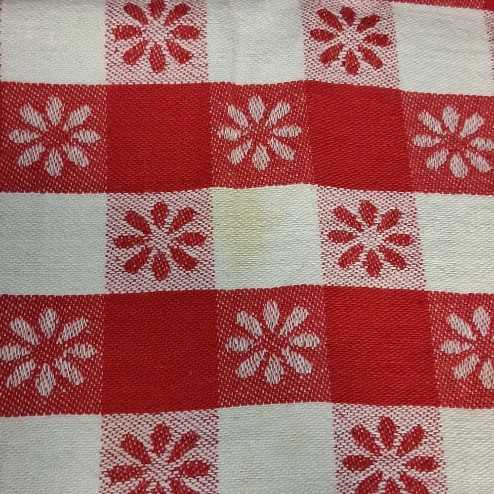 Set Of 2 Tablecloths Flannel Red And White 56x46 & Yellow Floral Cloth 88"x80" - Picture 14 of 14